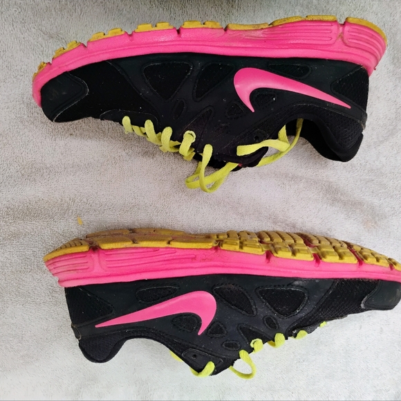 women's Nike Revolution 2 low black size 6.5 - Picture 3 of 4